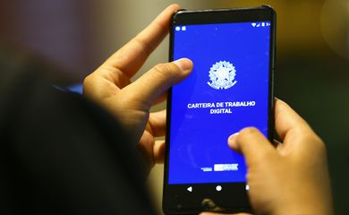 Levantamento da CNM mostra saldo positivo de 129 mil vagas de trabalho em março