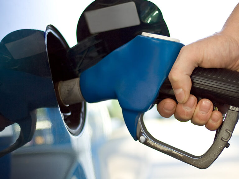 Combustíveis voltam a subir e inflação de novembro soma 0,41%