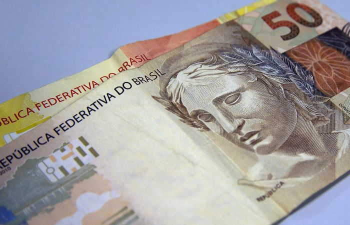 Auxílio Brasil: dívidas com consignado são de R$ 8 bilhões, diz ministro