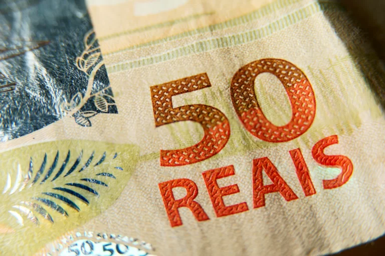 Âncora fiscal e reforma tributária devem fortalecer o real, dizem especialistas