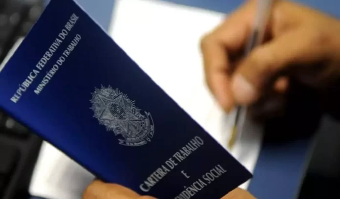 carteira-de-trabalho-Foto-Tony-Winston-Agencia-Brasilia-e1526939533362-960x562