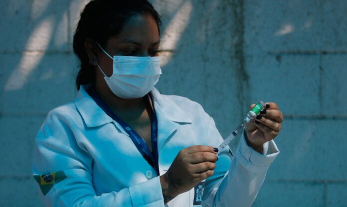 vacina_de_oxford_astrazeneca_tnrgo_2701214160