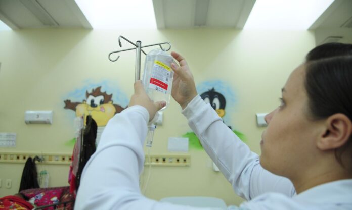 pronto-socorro_do_hospital_de_santa_maria_recebe_30_enfermeiros_voluntarios_25556795627