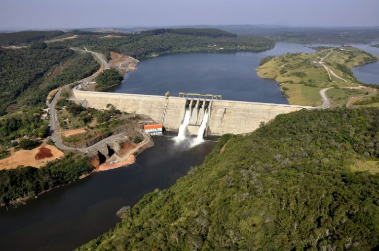 CNM notifica Aneel por atraso em repasse de CFRUH aos Municípios