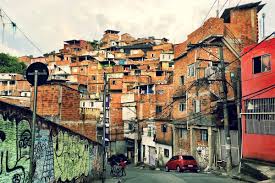 IBGE divulga dados sobre favelas e comunidades urbanas; CNM destaca desafios dos Municípios em relação à moradia digna