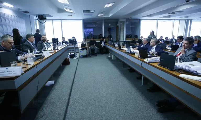 CPMI do INSS ouve ex-dirigentes sobre esquema bilionário de descontos irregulares em benefícios previdenciários